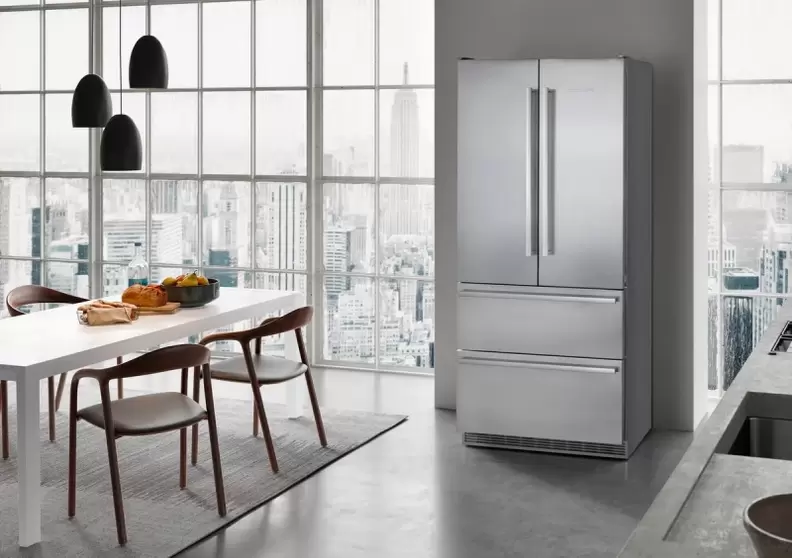Az energiatakarékosság érdekében a hűtőszekrényt napfénytől távol helyezze el